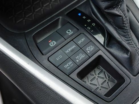 Used 2021 Toyota RAV4 XLE AWD/4WD image 26