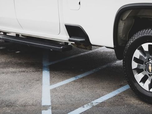 Used 2023 Chevrolet Silverado 2500 Custom w/ Custom Convenience Package image 8