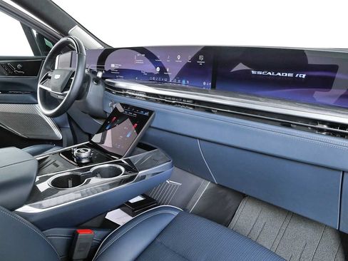 Certified 2026 Cadillac Escalade IQ Sport 2 AWD/4WD image 17
