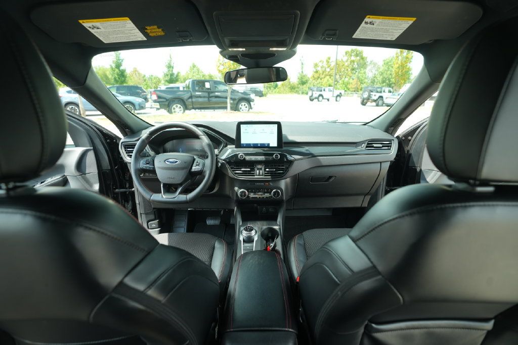 Used 2025 Ford Escape ST-Line Select AWD/4WD image 24