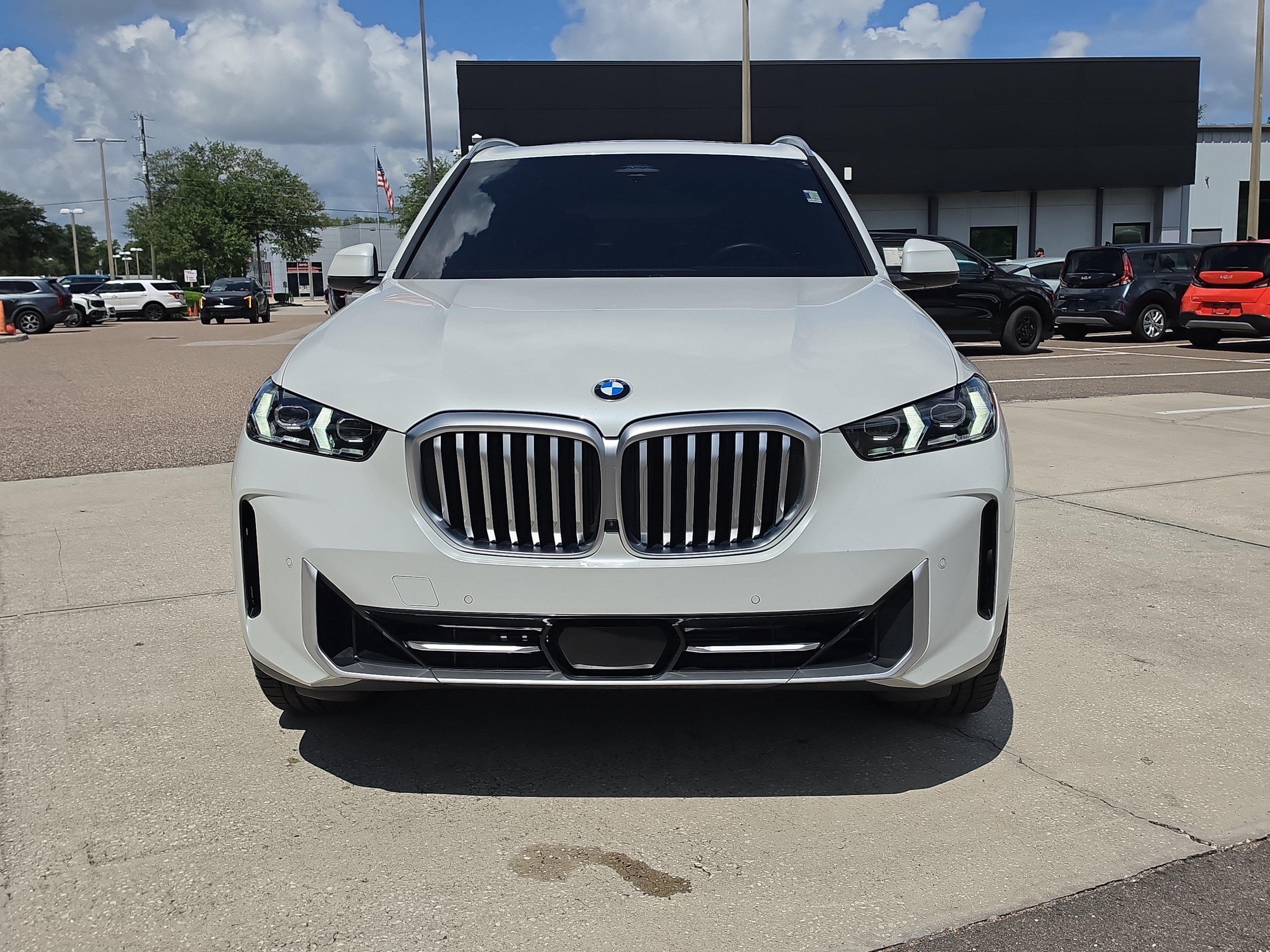 Used 2024 BMW X5 sDrive40i w/ Premium Package RWD image 3