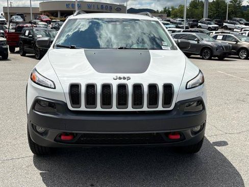 Used 2018 Jeep Cherokee Trailhawk AWD/4WD image 5