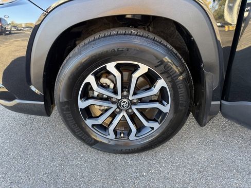 Used 2023 Toyota Corolla Cross SE image 30