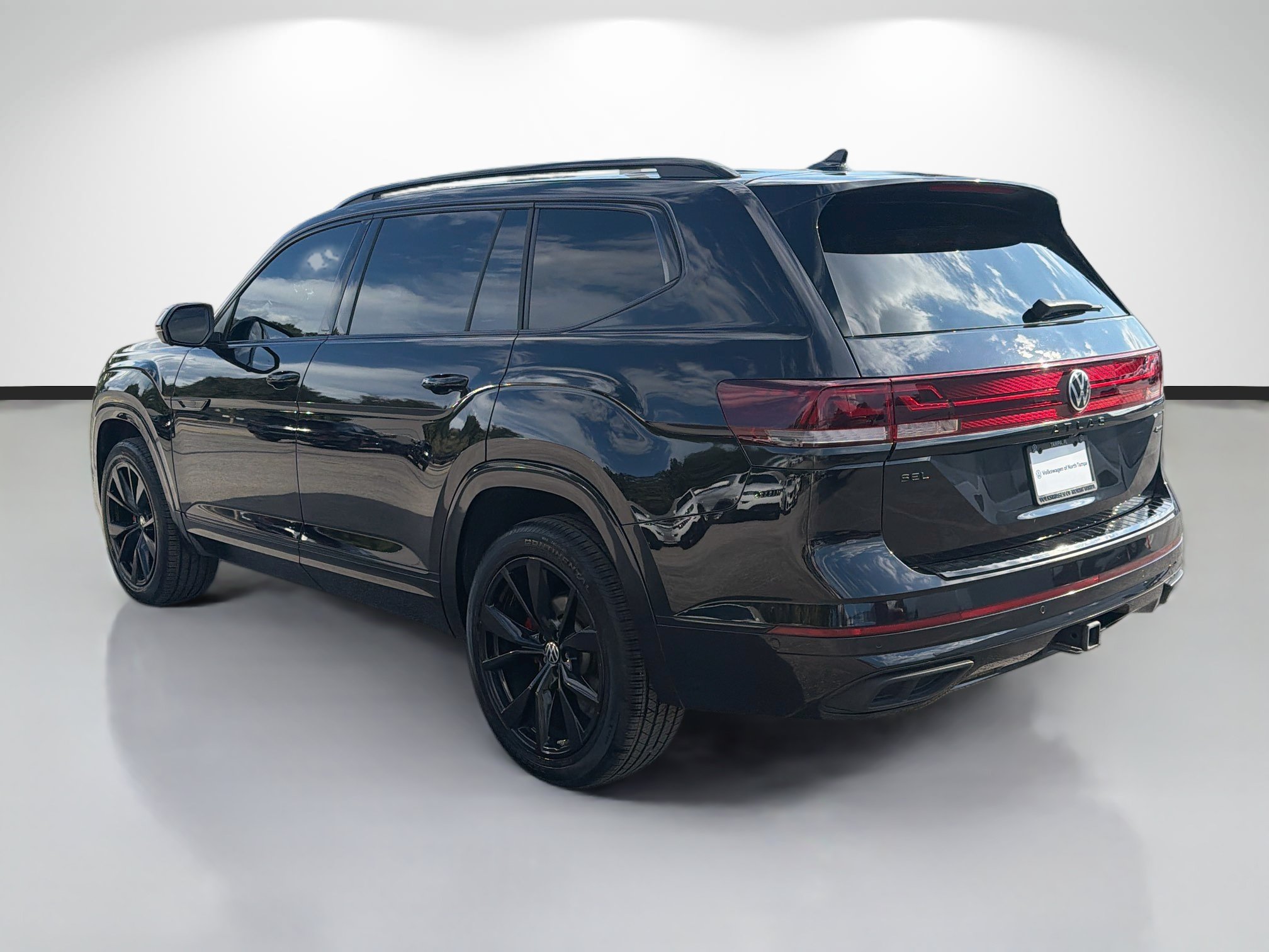 Used 2024 Volkswagen Atlas SEL Premium R-Line AWD/4WD image 5