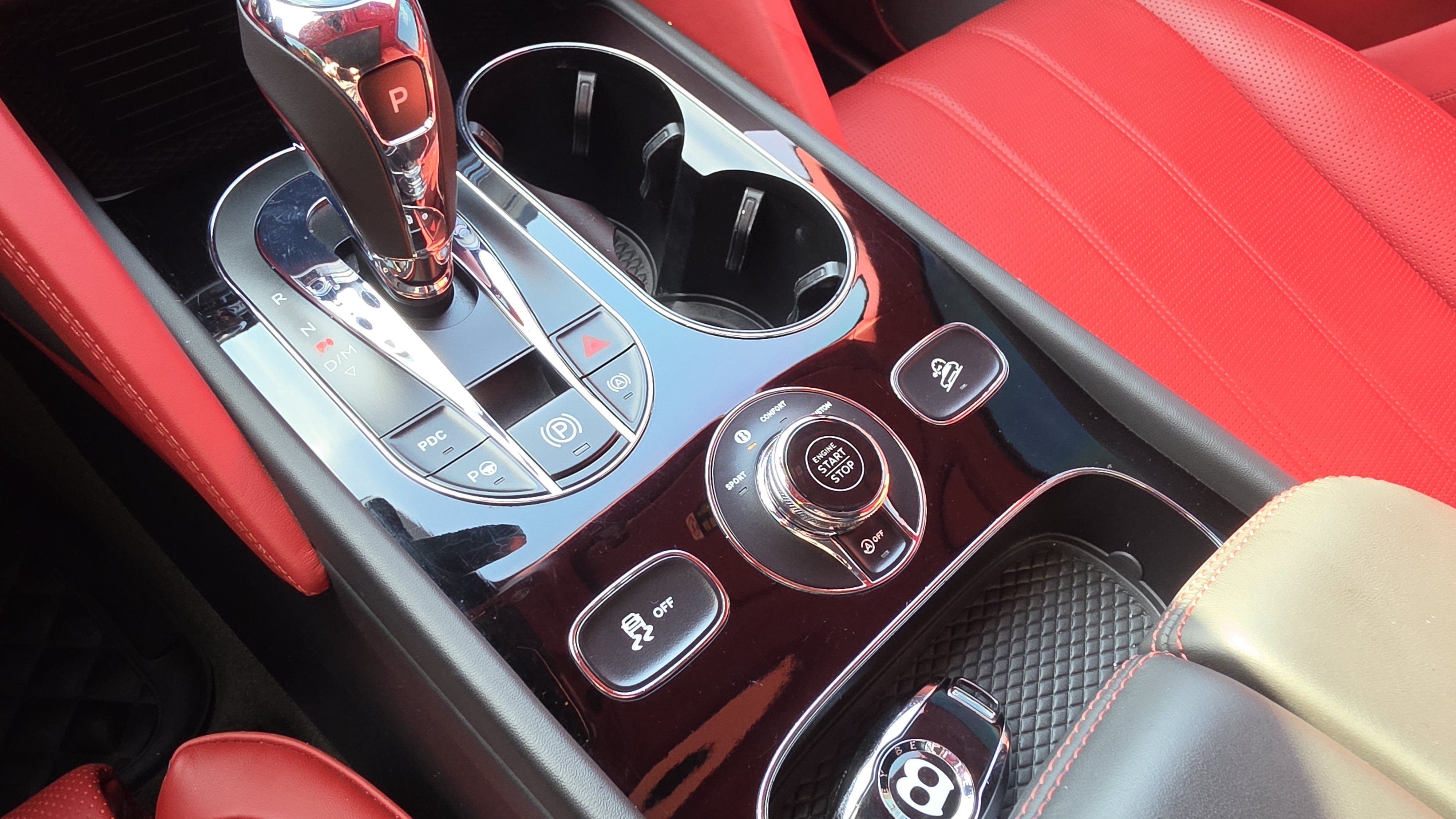 Used 2022 Bentley Bentayga AWD/4WD image 40
