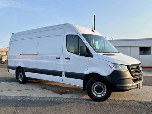 Used 2023 Mercedes-Benz Sprinter 2500 image 26