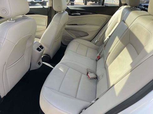 Used 2019 Buick Regal Essence w/ Driver Confidence Package I image 9