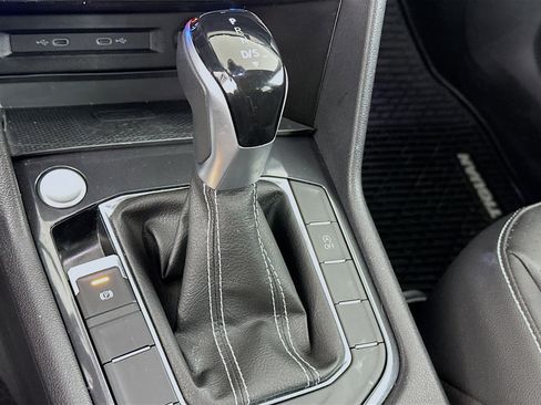 Used 2022 Volkswagen Tiguan SE image 24