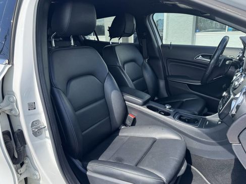 Used 2018 Mercedes-Benz GLA 250 4MATIC w/ Premium Package image 11