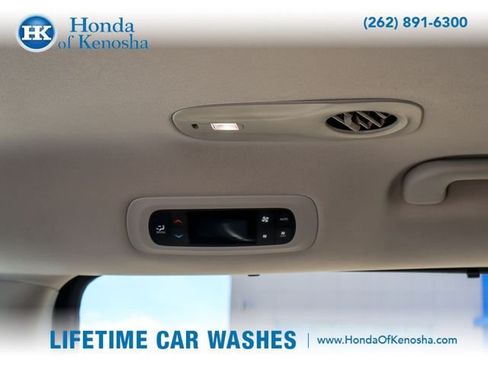 Used 2024 Chrysler Pacifica Touring-L FWD image 13