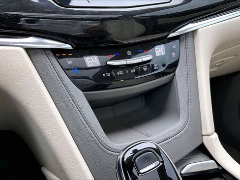 Used 2022 Cadillac XT6 Premium Luxury w/ Technology Package FWD image 35