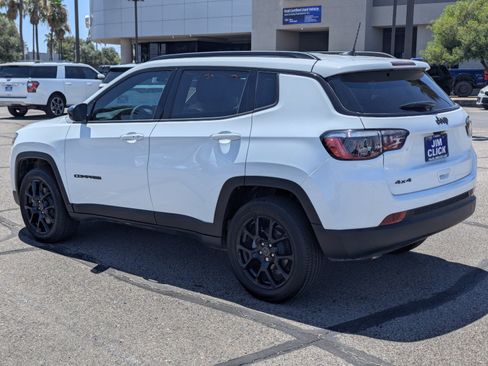 Used 2025 Jeep Compass Latitude w/ Altitude Special Edition AWD/4WD image 4