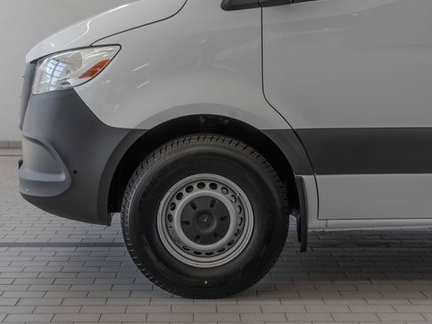 Used 2025 Mercedes-Benz Sprinter 2500 image 4