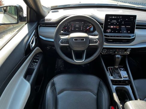 Used 2025 Jeep Compass Limited AWD/4WD image 8