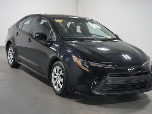 Certified 2023 Toyota Corolla LE image 3