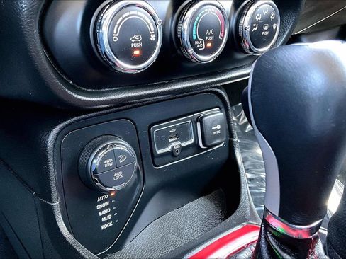 Certified 2016 Jeep Renegade Trailhawk AWD/4WD image 12
