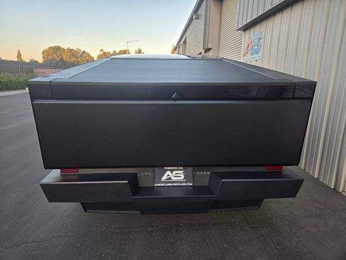 Used 2024 Tesla Cybertruck AWD Crew Cab image 7
