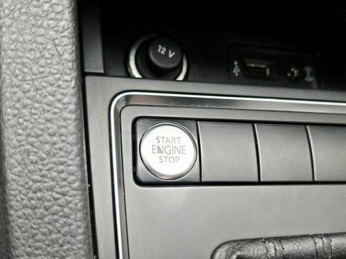 Used 2017 Volkswagen Jetta SE FWD image 29