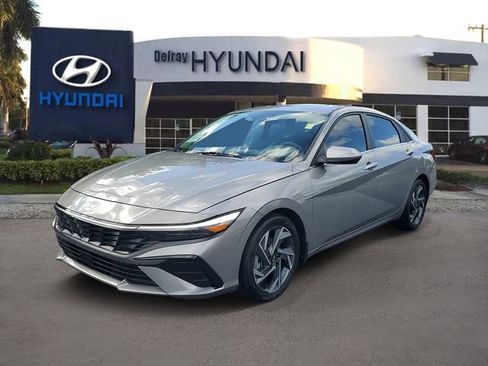Certified 2025 Hyundai Elantra SEL FWD image 3