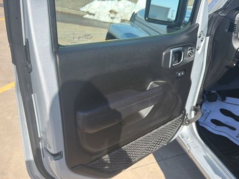 Used 2024 Jeep Wrangler Unlimited w/ Convenience Group image 17