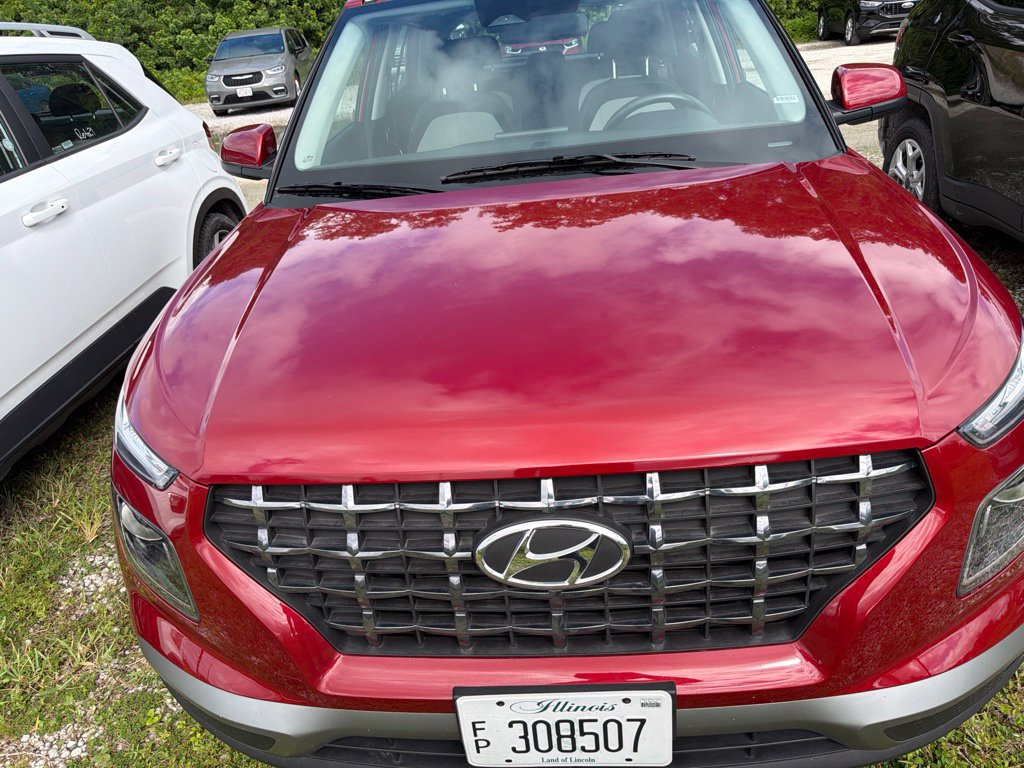 Used 2025 Hyundai Venue SEL FWD image 2