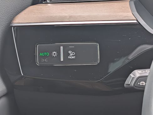 Used 2024 Audi Q8 e-tron Premium Plus w/ Premium Plus Package AWD/4WD image 28