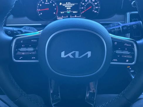 Used 2022 Kia Sorento EX w/ Panoramic Sunroof Package image 14