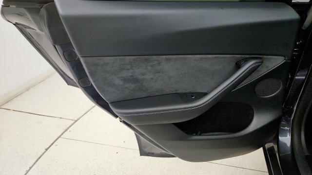 Used 2024 Tesla Model Y 2WD image 43