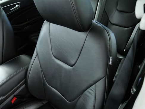 Certified 2020 Ford Edge Titanium AWD/4WD image 17