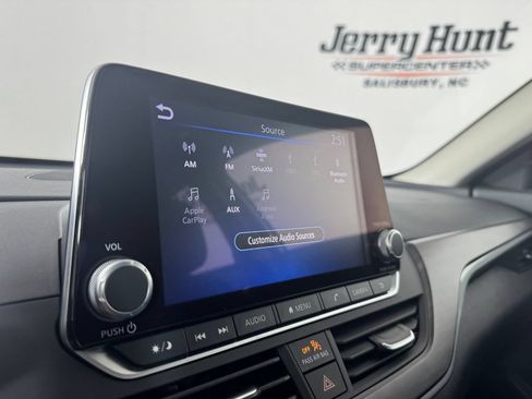 Used 2025 Nissan Altima 2.5 SV FWD image 15