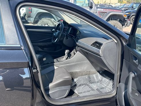 Used 2024 Volkswagen Jetta SE FWD image 29