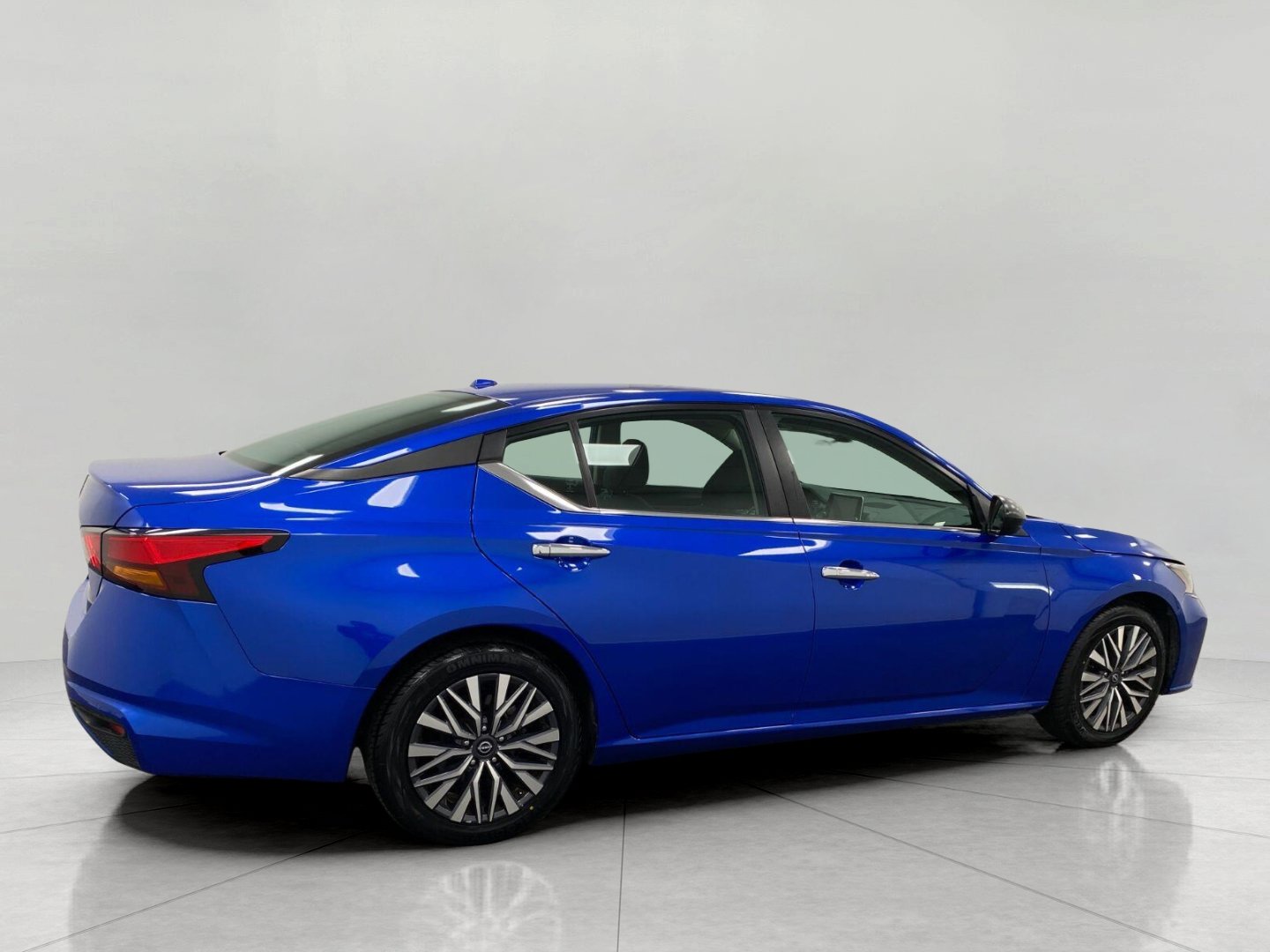 Certified 2025 Nissan Altima 2.5 SV FWD image 2