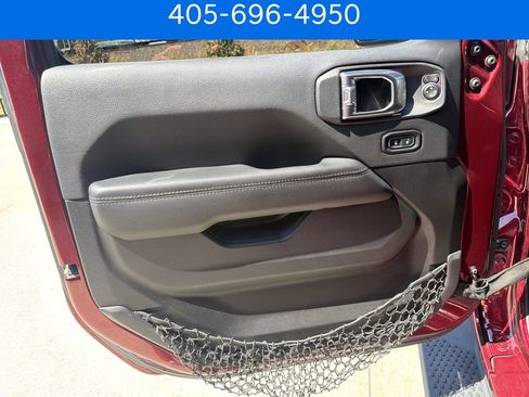 Used 2022 Jeep Wrangler Unlimited Sahara AWD/4WD image 16