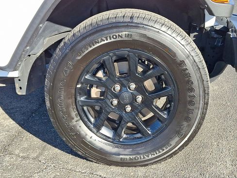 Used 2023 Jeep Gladiator Overland image 8