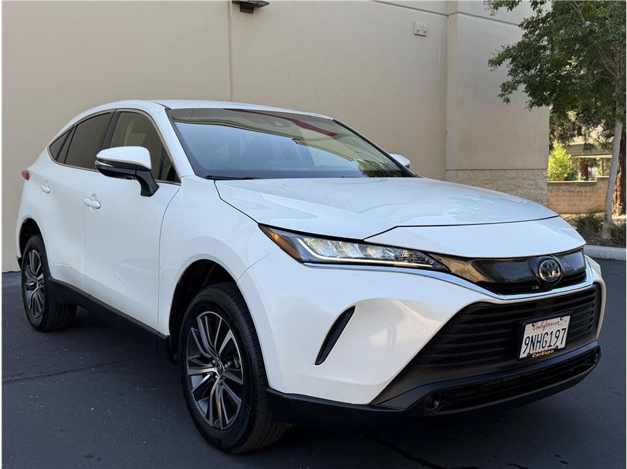 Used 2022 Toyota Venza LE AWD/4WD image 2