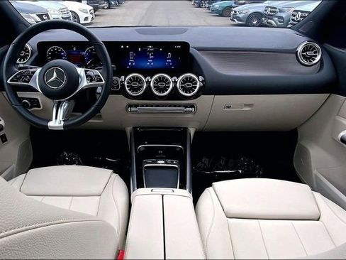 Used 2026 Mercedes-Benz GLA 250 4MATIC image 12