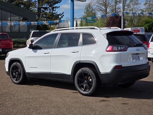 Used 2019 Jeep Cherokee Latitude Plus FWD image 2