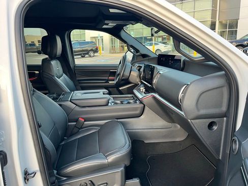 New 2026 Ford Expedition Platinum w/ Stealth Performance Package AWD/4WD image 7