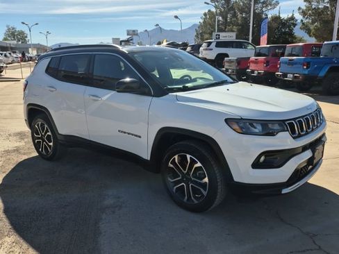 Used 2024 Jeep Compass Limited image 3