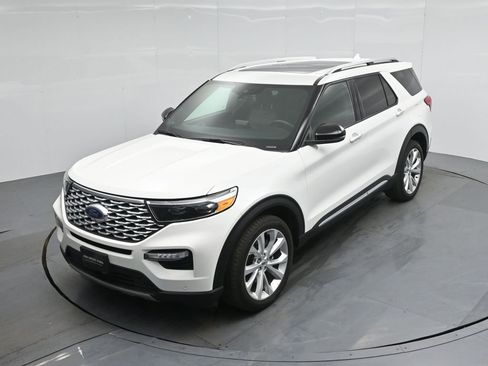 Certified 2022 Ford Explorer Platinum w/ Technology Package image 40
