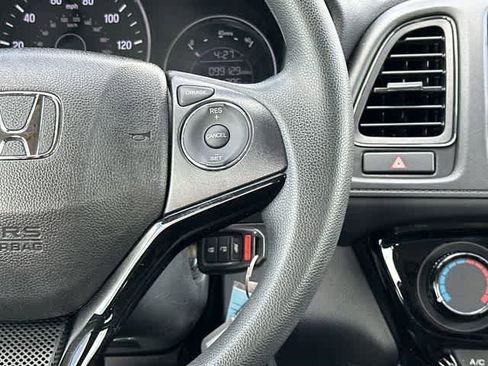 Used 2019 Honda HR-V LX image 9