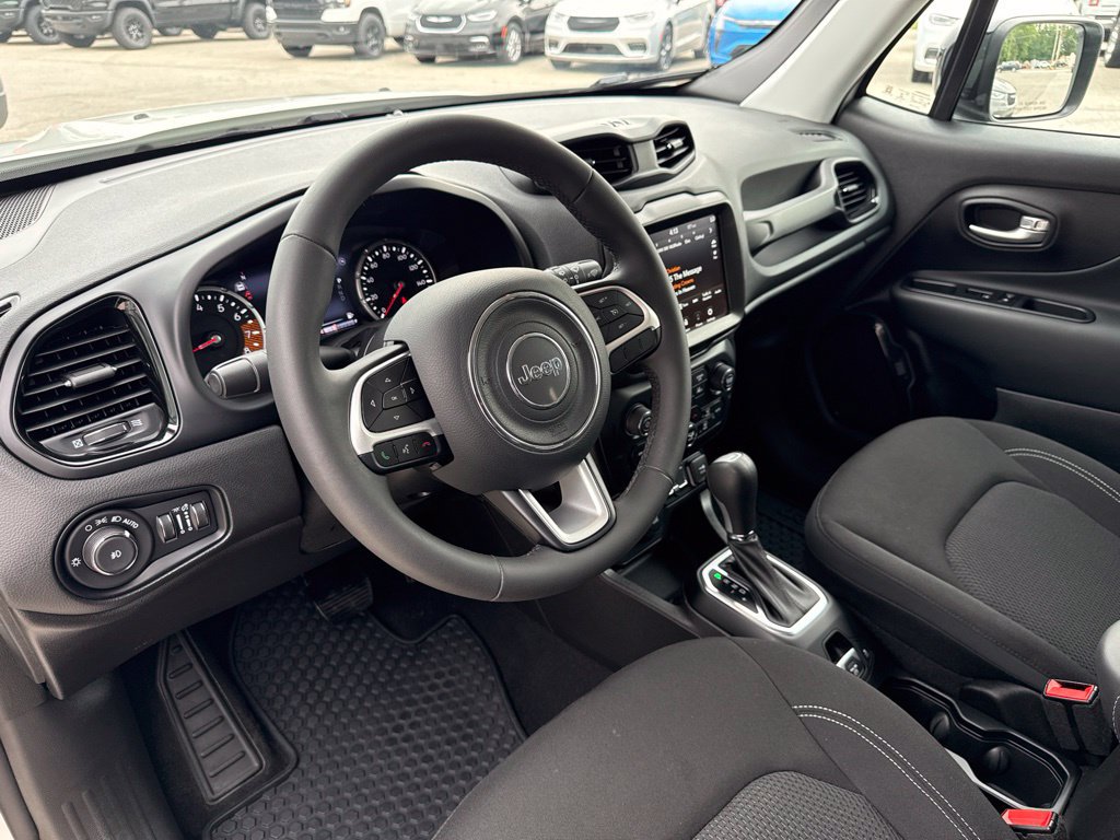 Used 2023 Jeep Renegade Altitude AWD/4WD image 2