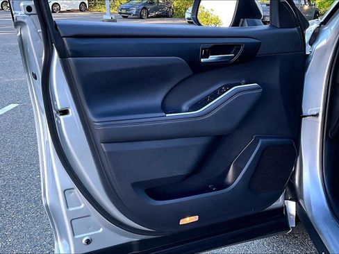 Used 2022 Toyota Highlander XLE image 21