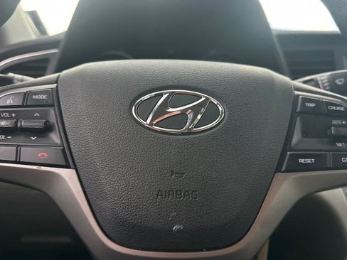 Used 2017 Hyundai Elantra SE image 22