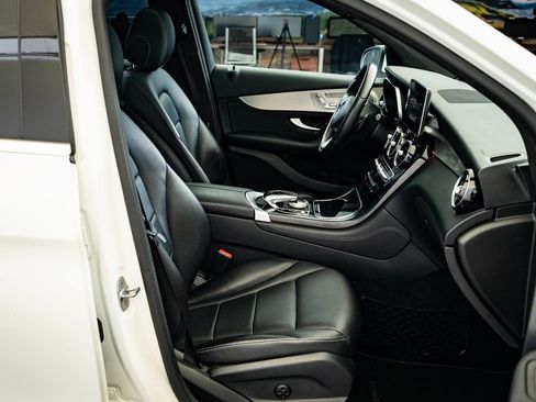 Used 2017 Mercedes-Benz GLC 300 4MATIC image 23