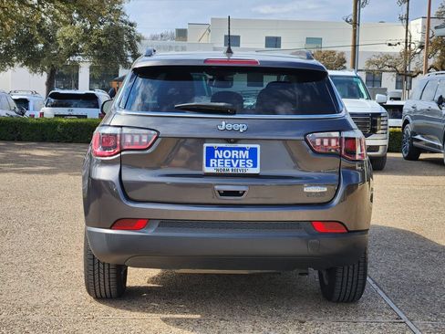 Used 2018 Jeep Compass Latitude w/ Popular Equipment Group FWD image 6