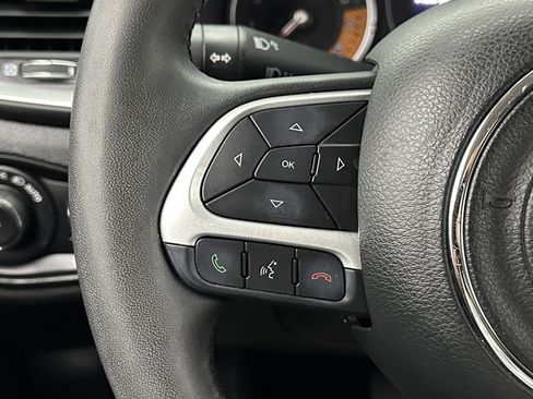 Used 2019 Jeep Renegade Latitude image 18