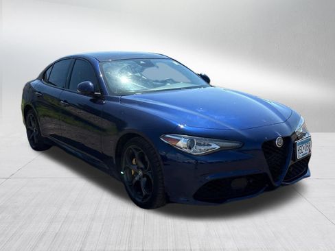 Used 2017 Alfa Romeo Giulia Ti w/ TI 19" Sport Package AWD/4WD image 9