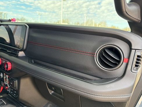 Used 2024 Jeep Wrangler Unlimited Rubicon image 18