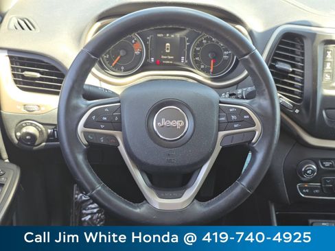 Used 2016 Jeep Cherokee Latitude AWD/4WD image 25
